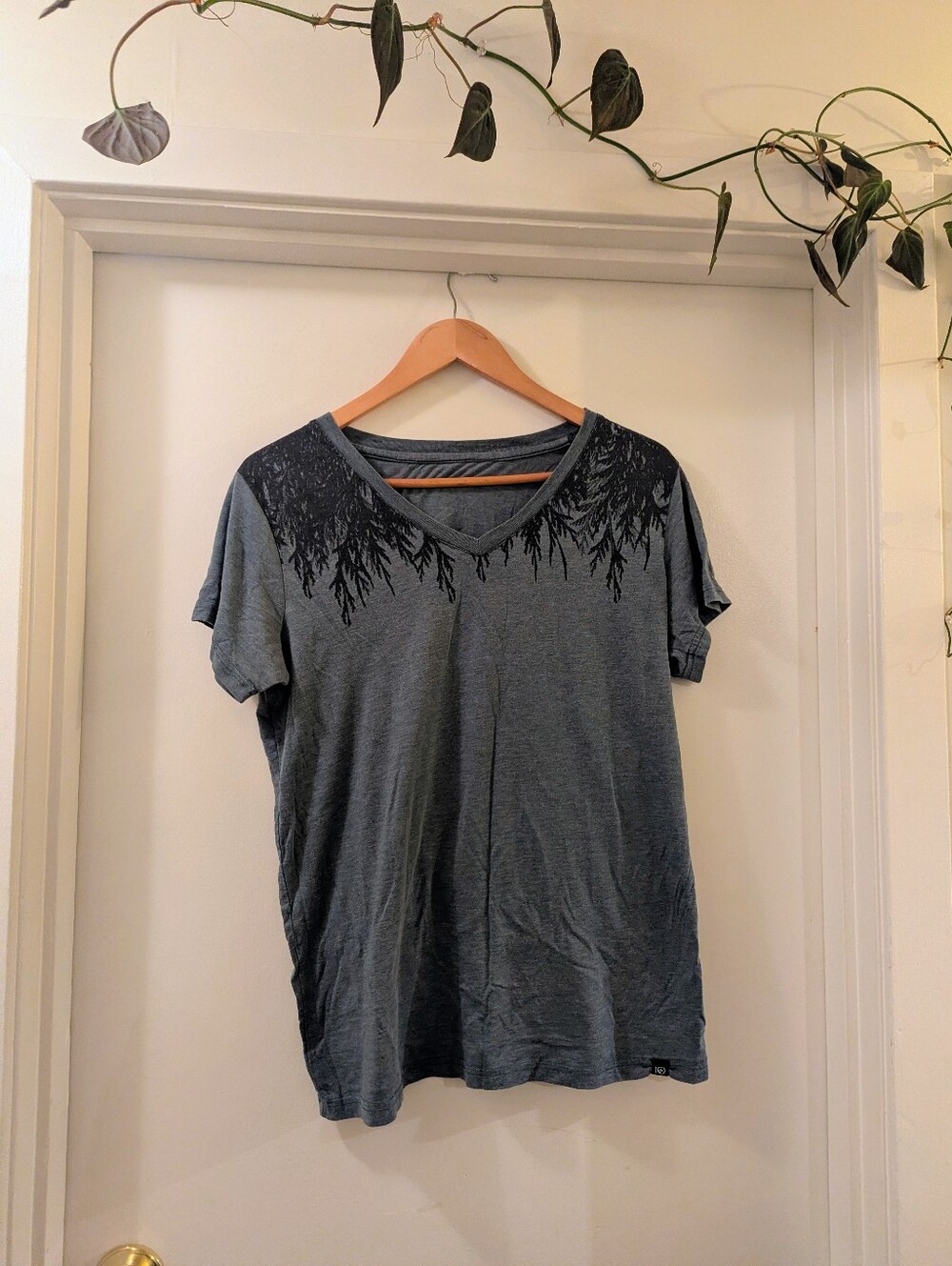 New 10Tree cedar branches shirt - Large